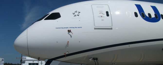 United Airlines 2nd 787 on lease from CDB Aviation